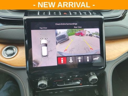 Used 2024 Jeep Grand Cherokee L Summit AWD/4WD image 10