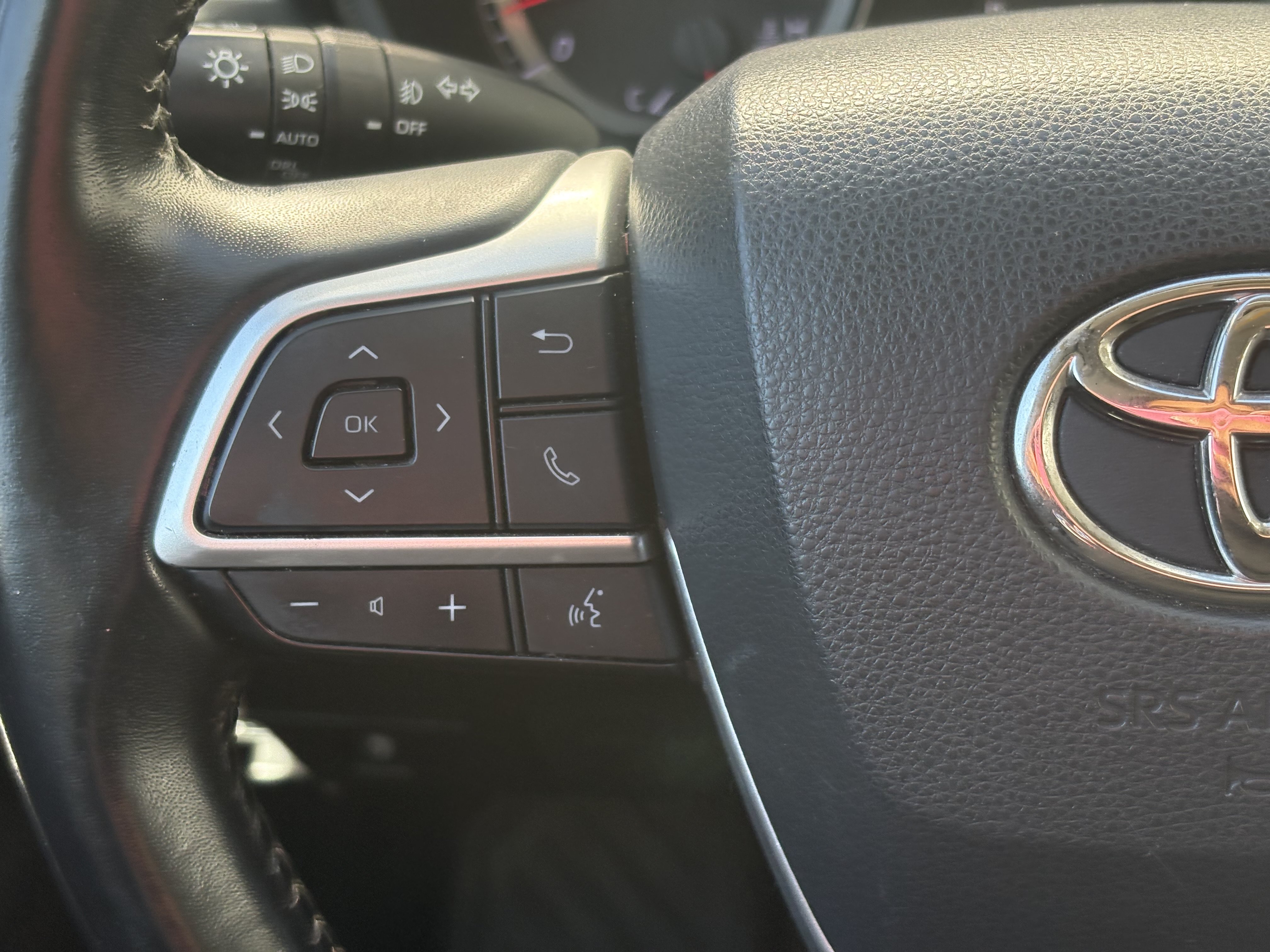 Used 2022 Toyota Highlander LE FWD image 16