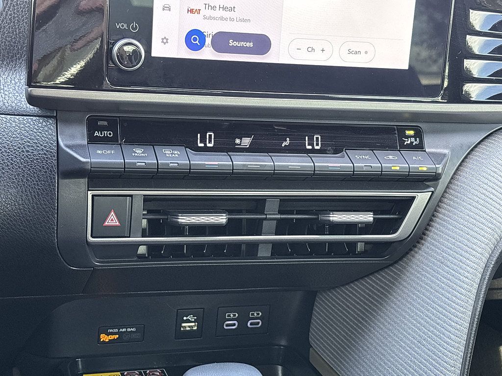 Used 2025 Toyota Camry SE w/ Convenience Package FWD image 20