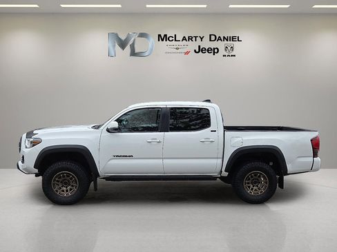 Used 2022 Toyota Tacoma SR5 w/ Trail Edition AWD/4WD image 3