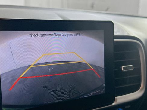 Used 2024 Hyundai Venue SEL image 22