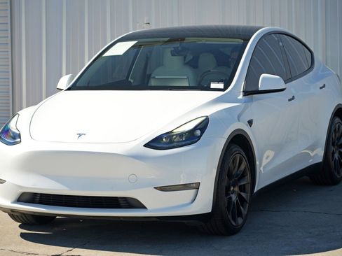 Used 2022 Tesla Model Y Long Range image 49