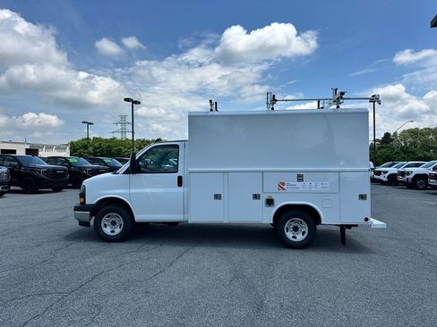 New 2025 GMC Savana 3500 w/ Power Convenience Package RWD image 6