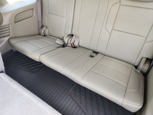 Used 2018 Chevrolet Tahoe LT w/ Luxury Package RWD image 32