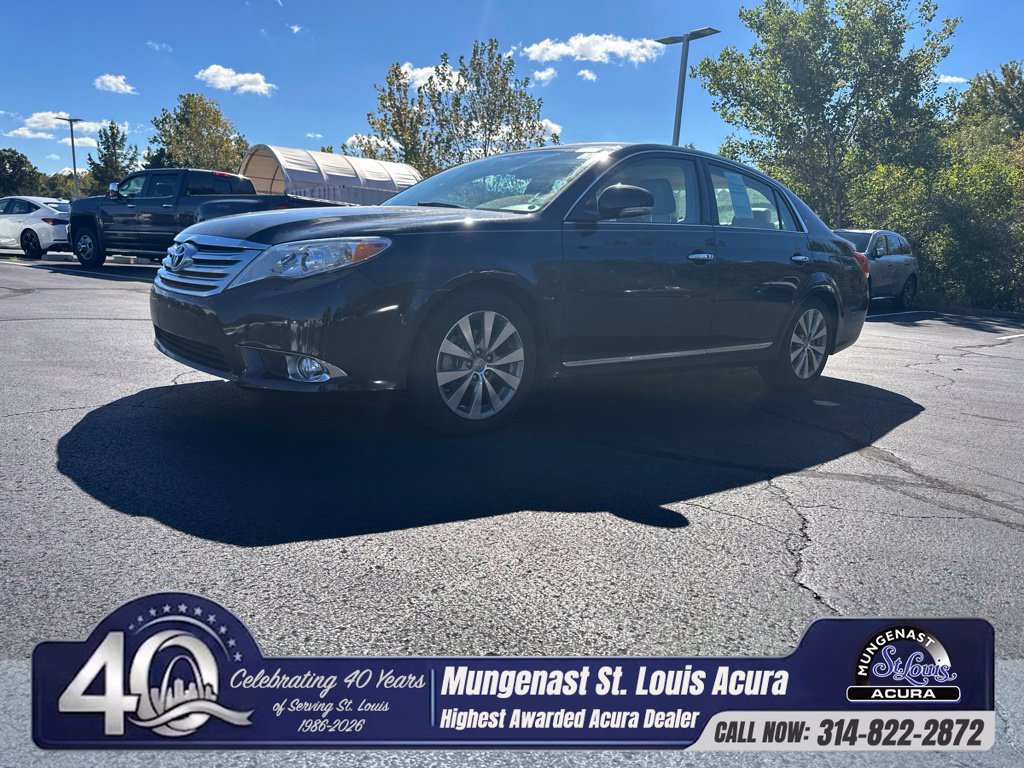 Used 2012 Toyota Avalon Limited FWD image 1