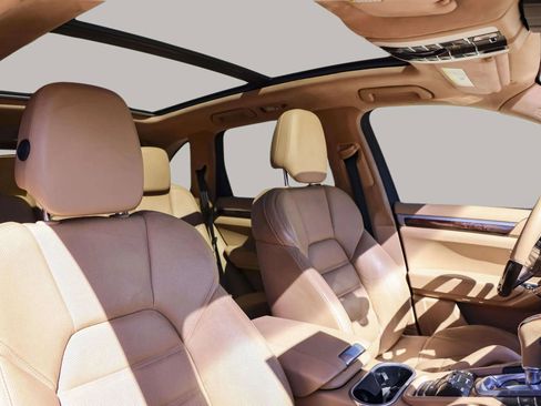 Used 2016 Porsche Cayenne Turbo image 45