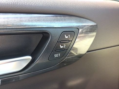 Used 2021 Toyota Highlander Platinum FWD image 13