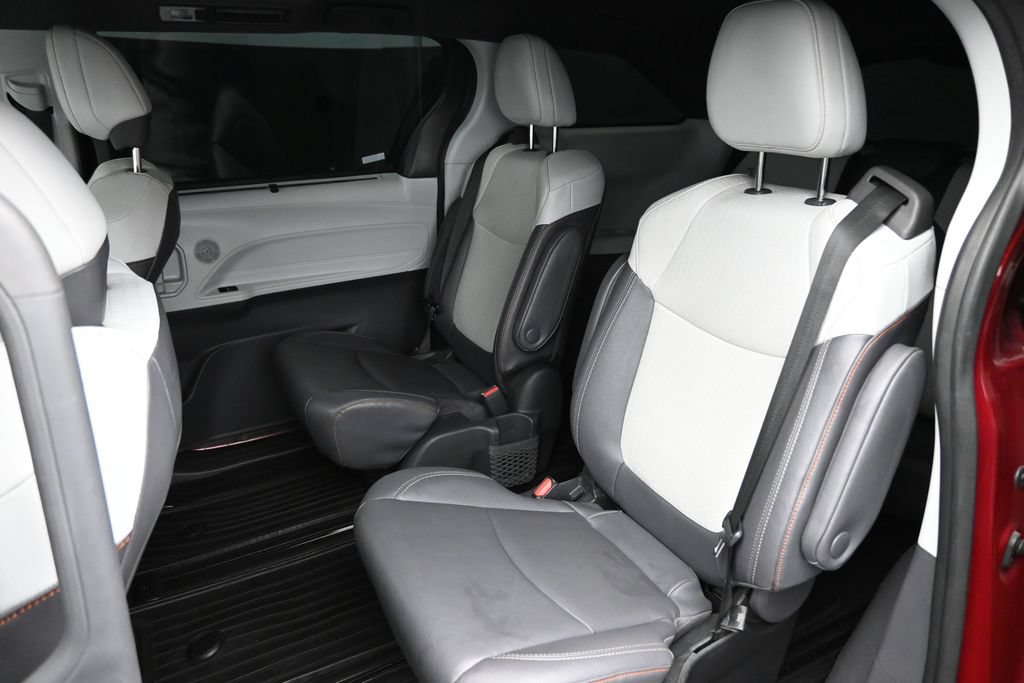 Used 2024 Toyota Sienna XSE FWD image 14