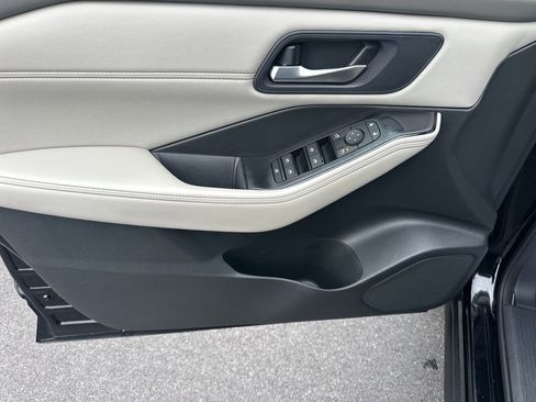 Used 2023 Nissan Rogue SV w/ SV Premium B Package image 14