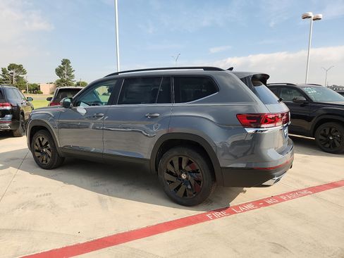 New 2026 Volkswagen Atlas SE FWD image 4