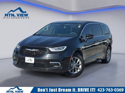 Used 2023 Chrysler Pacifica Touring-L