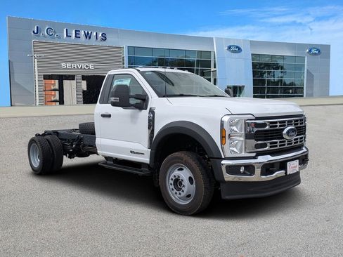 New 2025 Ford F550 4x4 Regular Cab Super Duty image 1