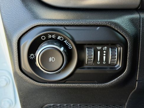 Used 2020 Jeep Wrangler Unlimited Sahara image 26