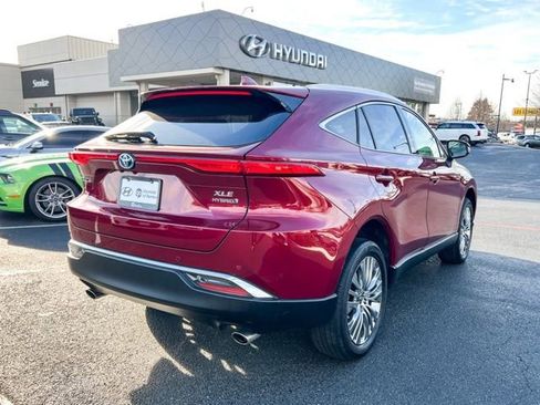Used 2021 Toyota Venza XLE image 8
