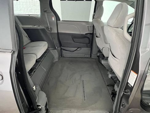 Used 2015 Toyota Sienna LE FWD image 15