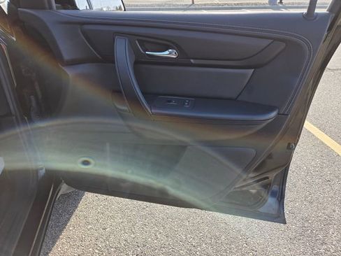 Used 2017 Chevrolet Traverse LT w/ Style and Technology Package image 31