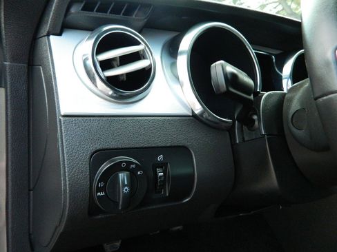 Used 2005 Ford Mustang GT Premium image 16