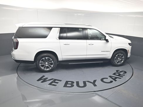 Used 2025 Chevrolet Suburban LT w/ Comfort Package AWD/4WD image 32