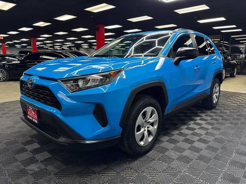 Used 2020 Toyota RAV4 LE FWD image 7