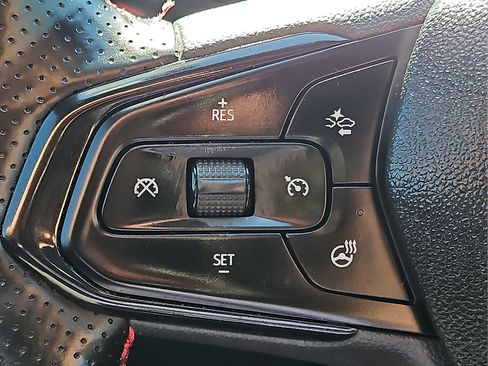 Used 2025 Chevrolet Trax RS w/ Driver Confidence Package FWD image 23