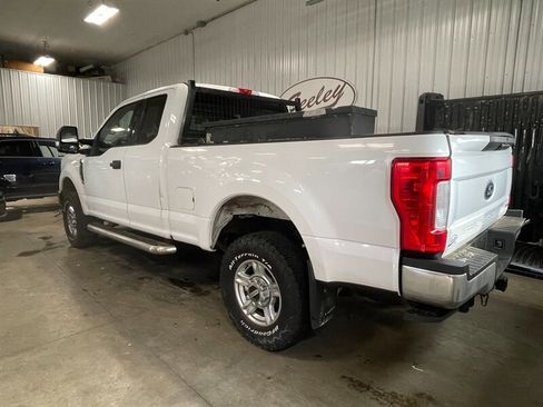 Used 2017 Ford F250 XLT image 3