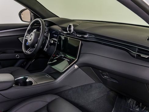 Used 2024 Maserati Grecale GT image 21