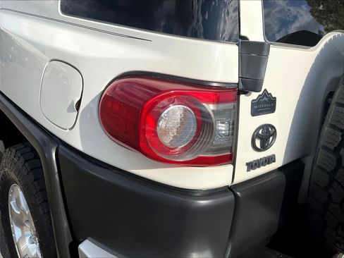 Used 2014 Toyota FJ Cruiser 4WD w/ Convenience Package image 29