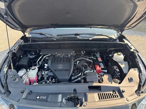 Used 2023 Toyota Highlander XLE FWD image 9
