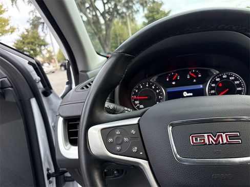 Used 2024 GMC Terrain SLT image 15