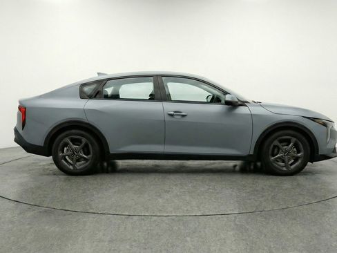 Used 2025 Kia K4 LXS image 11