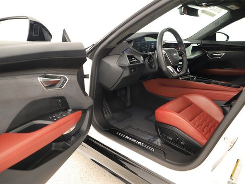 Used 2024 Audi e-tron GT Prestige image 14