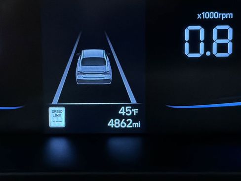 Used 2025 Hyundai Elantra Sport image 22