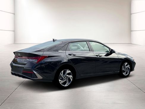 New 2026 Hyundai Elantra Limited image 8