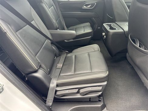 Used 2022 GMC Yukon SLT w/ SLT Premium Package image 15