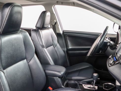 Used 2018 Toyota RAV4 Limited FWD image 27