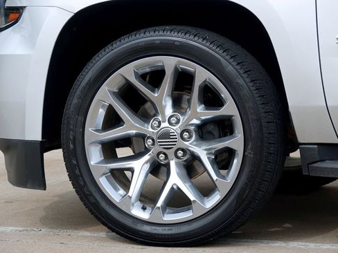 Used 2020 Chevrolet Suburban LT RWD image 26