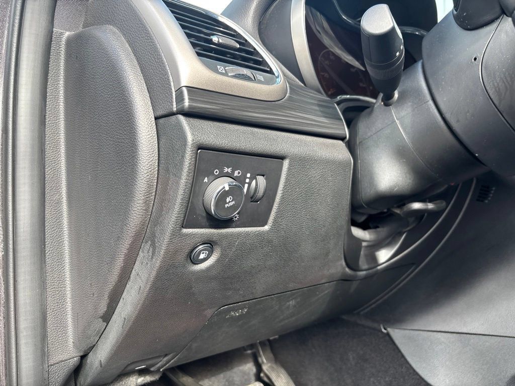 Used 2019 Jeep Grand Cherokee Altitude AWD/4WD image 6