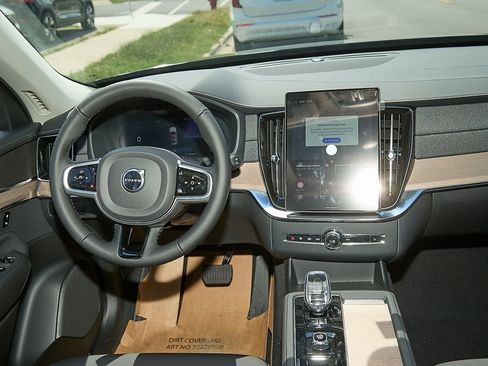 New 2025 Volvo XC90 B6 Plus w/ Protection Package image 25