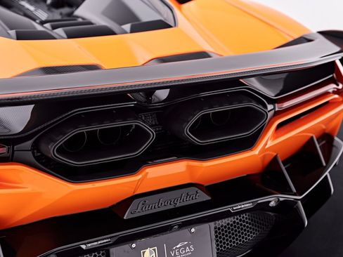 Used 2025 Lamborghini Revuelto AWD/4WD image 44