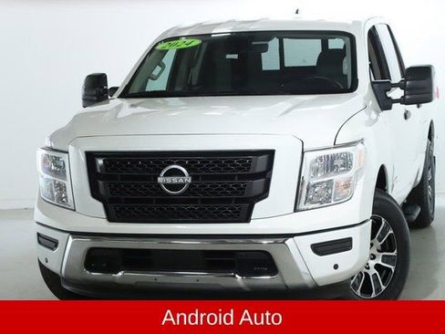 Used 2024 Nissan Titan SV w/ SV Convenience Package image 4