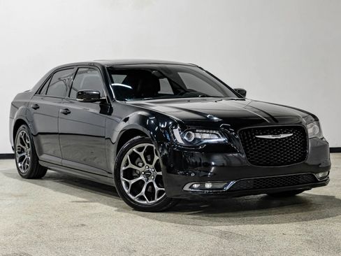 Used 2015 Chrysler 300 S w/ 300S Premium Group RWD image 4