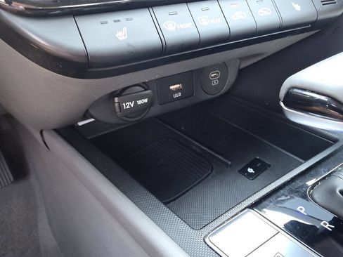 Used 2025 Hyundai Elantra SEL FWD image 19