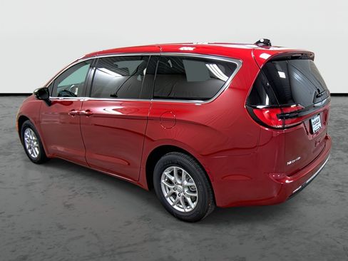 New 2026 Chrysler Pacifica Select FWD image 2