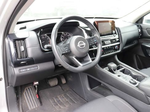 Used 2024 Nissan Pathfinder SV AWD/4WD image 10
