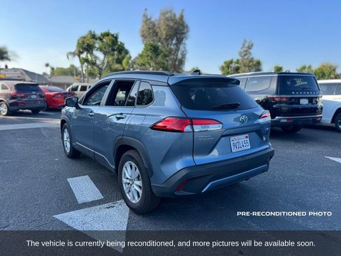 Used 2025 Toyota Corolla Cross LE FWD image 3