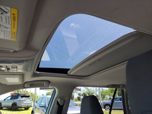 Used 2019 Toyota RAV4 XLE FWD image 32