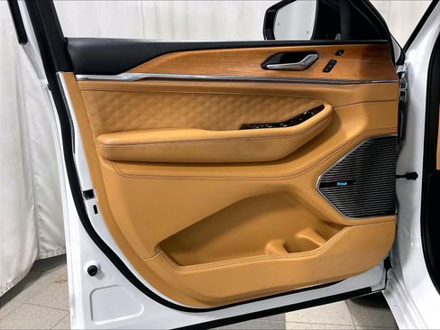 Used 2022 Jeep Grand Cherokee L Summit image 9