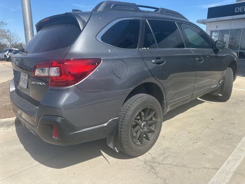 Used 2018 Subaru Outback 2.5i Limited image 4