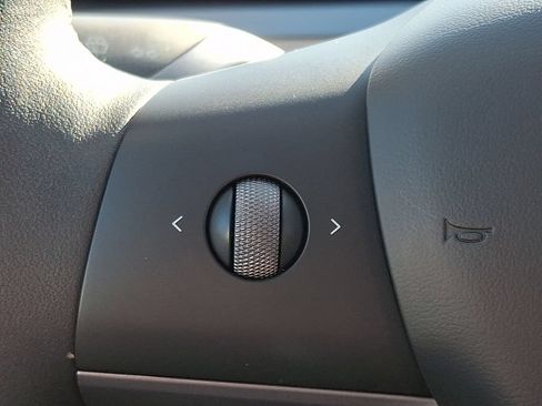 Used 2025 Tesla Model Y Long Range RWD image 21
