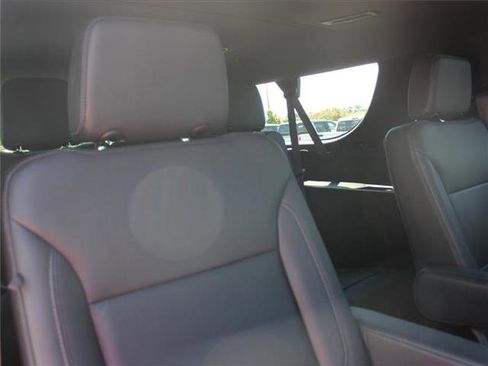 Used 2023 Chevrolet Suburban Z71 image 40